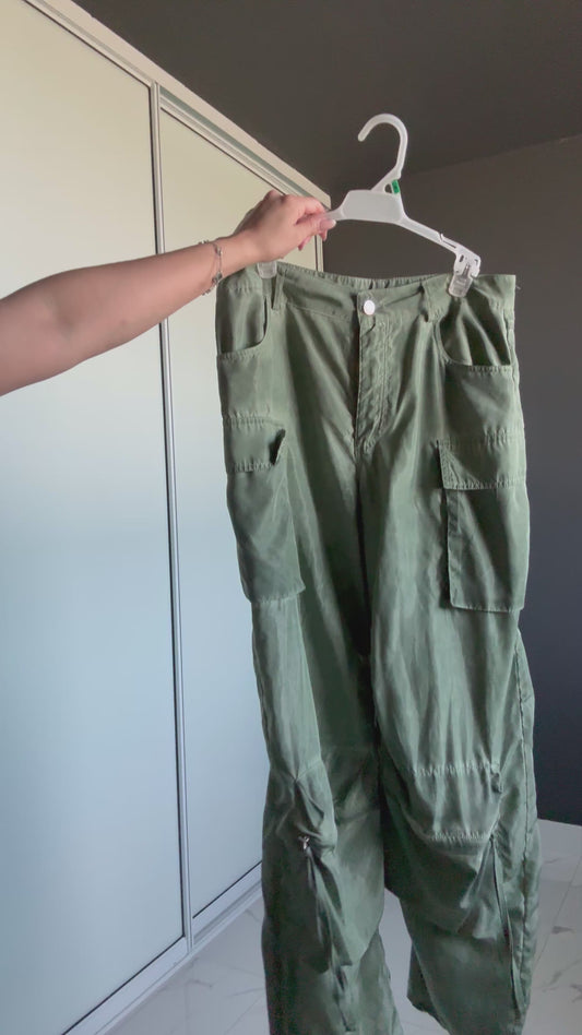 Pre-Loved High Waisted Cargo Green